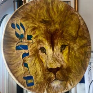 Sar Shalom Lion – Blue Accents Edition